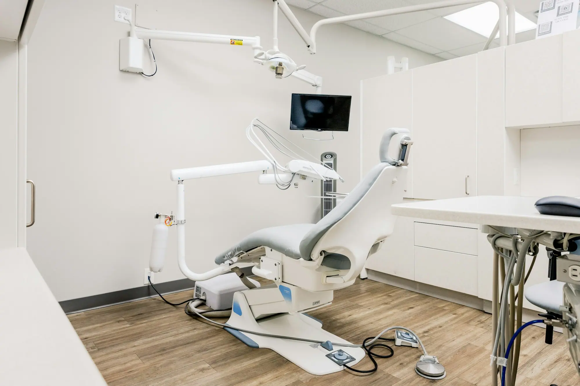 Dental operatory with patient chair, delivery unit and cabinetry